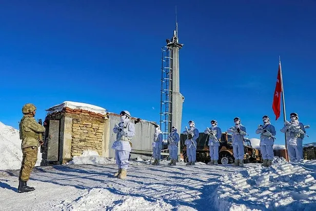 2 bin 100 rakımlı Tepeşin Tepe'de vatan nöbeti: Mehmetçik Irak sınırında teröristlere geçit vermiyor-5
