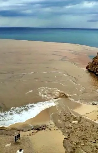 Antalya'da denizin rengi değişti! Kahverengiye döndü