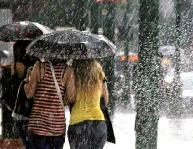 sessiz-simsek-cakmasi-neden-olur-istanbul-son-dakika-gokyuzunde-surekli-simsek-cakmasi-ne-anlama-gelir-elektri-1693938840553.jpg Elektrik şimşek çakması nedir? Sessiz şimşek çakması neden olur? İstanbul son dakika gökyüzünde sürekli şimşek çakması ne anlama gelir?-3