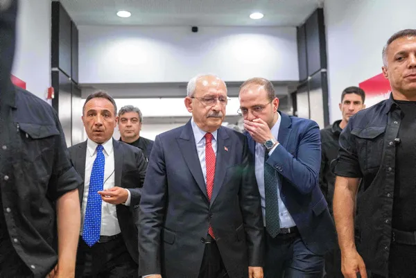 CHP'de baba-oğul kavgası başladı! Ekrem İmamoğlu 40 ilin desteğini aldı, Kemal Kılıçdaroğlu "MYK" temizliğine hazırlanıyor-22