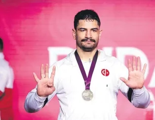 Güreşte altın gece