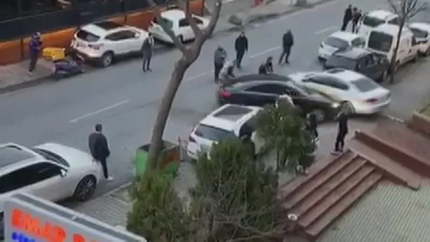 Sosyal medya bu görüntüyü konuşuyor! İstanbul'da inanılmaz olay: Kimseye aldırmadı, defalarca çarptı-1