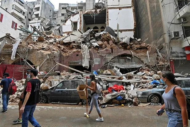 lubnan-beyrut-limanininda-meydana-gelen-patlamanin-pesini-birakmiyor-13-ulkeden-uydu-goruntuleri-istendi-1620142985787.jpeg Lübnan Beyrut Limanı'nında meydana gelen patlamanın peşini bırakmıyor! 13 ülkeden uydu görüntüleri istendi-5