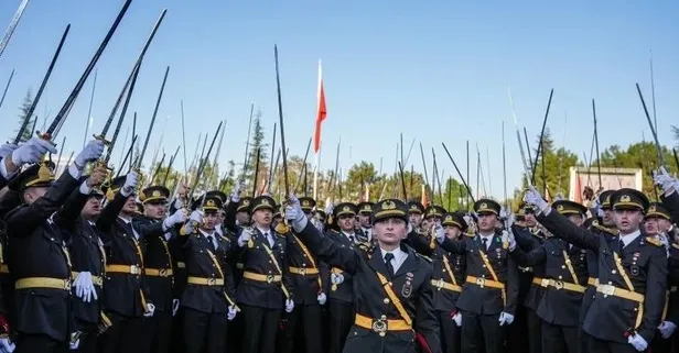 Teğmenlerin kılıçlı korsan yemininde hesap vakti: Ebru Eroğlu’na ihraç talebi! İşte sebebi: Kılıç ya da slogan değil...