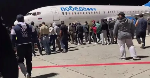 Netanyahu’nun dünyayı getirdiği içler acısı hal! Dağıstan’da Tel Aviv’den gelen uçak için havalimanını bastılar! İşgalci aradılar