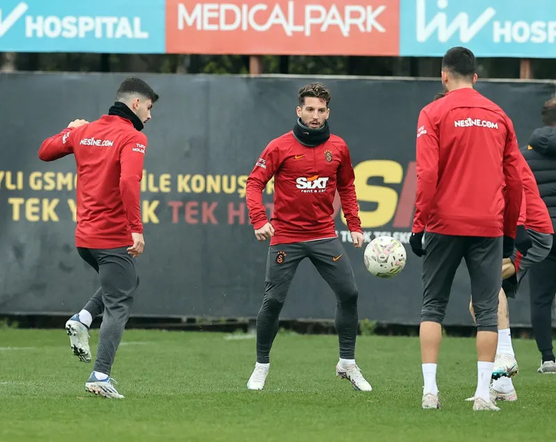 Okan Buruk'tan sürpriz karar! İşte Galatasaray'ın Kayserispor maçı 11'i - 14