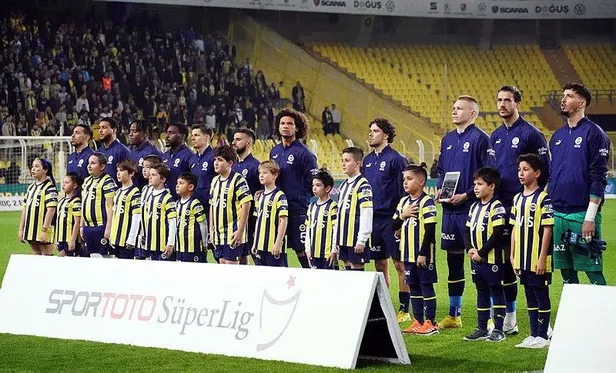 fenerbahce-evinde-hataysporu-4-golle-gecerek-liderlik-koltugunu-geri-aldi-1672169078998.jpeg