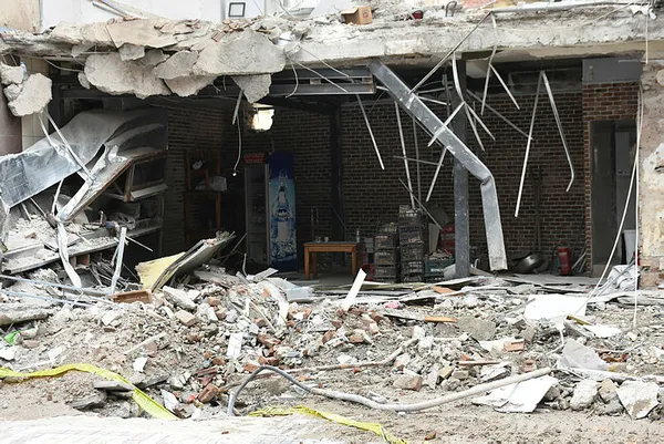 son-dakika-malatyada-coken-bina-sorusturmasinda-3-tutuklama-1636557441152.jpg SON DAKİKA! Malatya'da çöken bina soruşturmasında 3 tutuklama-4