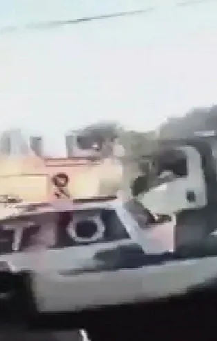 İstanbul'da korku dolu anlar! Kontrolden çıkan kamyon dehşet saçtı