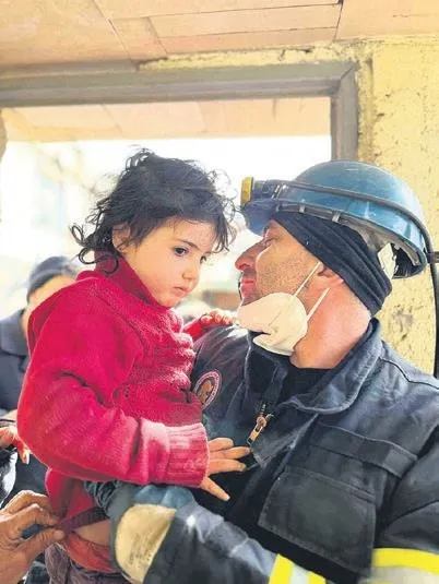 umudun-merkez-ussu-mucize-kurtuluslar-tum-turkiyeyi-duygulandirdi-1675814630328.jpeg Umudun merkez üssü! Mucize kurtuluşlar tüm Türkiye'yi duygulandırdı-4