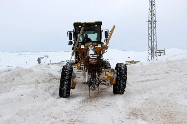 696-yerlesim-yerine-halen-ulasilamayan-sivasta-sahte-ihbar-karla-mucadeleyi-sekteye-ugratiyor-baskalarinin-hak-1643265335656.jpg 696 yerleşim yerine halen ulaşılamayan Sivas’ta sahte ihbarlar karla mücadeleyi sekteye uğratıyor: Başkalarının haklarına geçmesinler-3