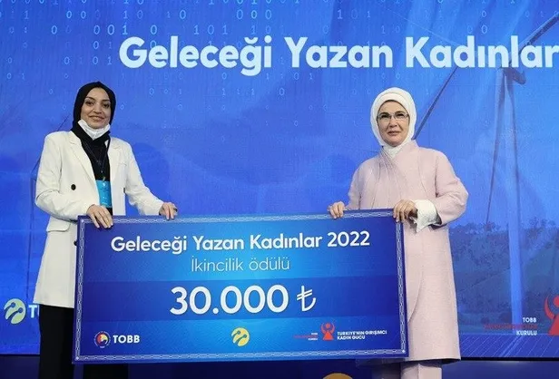 emine-erdogandan-gelecegi-yazan-kadinlar-odul-toreninde-onemli-mesajlar-gelecek-insanligin-ortak-umududur-1643986991901.jpeg Emine Erdoğan'dan 'Geleceği Yazan Kadınlar Ödül Töreni'nde önemli mesajlar: Gelecek insanlığın ortak umududur-6