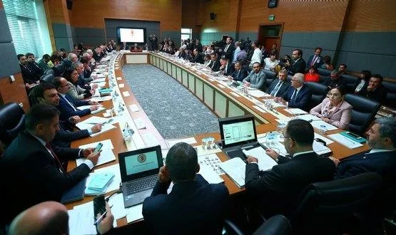 Son dakika: İçtüzük teklifi komisyonda kabul edildi-1