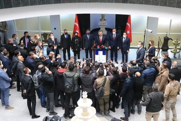 Sağlık Bakanı Fahrettin Koca: Dünya genelinde Omicron'un baskın varyant olmasını bekliyoruz-2
