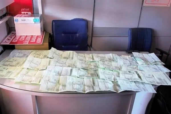 mansur-yavas-secim-hezimetinin-faturasini-vatandaslara-kesiyor-siz-nasil-cumhur-ittifakina-bilet-satarsiniz-1688842290662.jpeg CHP'li ABB Başkanı Mansur Yavaş seçim hezimetinin faturasını vatandaşlara kesiyor: Siz nasıl Cumhur İttifakı'na bilet satarsınız?-5