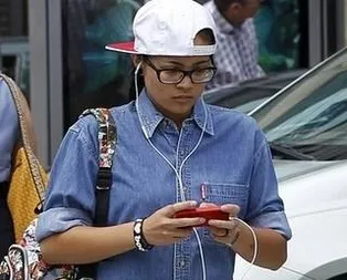 Yürürken mesaj atmak yasak