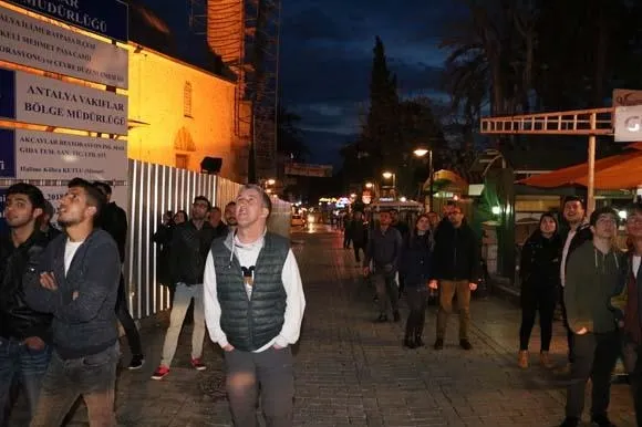 İntihar için saat kulesine çıkan kişiye 'atla' dediler! Bakın sonra ne oldu...-3