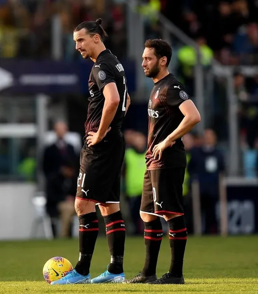 Zlatan Ibrahimovic'in Hakan Çalhanoğlu paylaşımı çok konuşuldu! Aralarından su sızmıyor-4