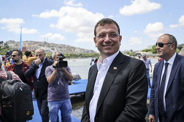 Ramazan'da erzak kolilerini alkol masalarına meze yapan İBB'den kurban bağışı çağrısı