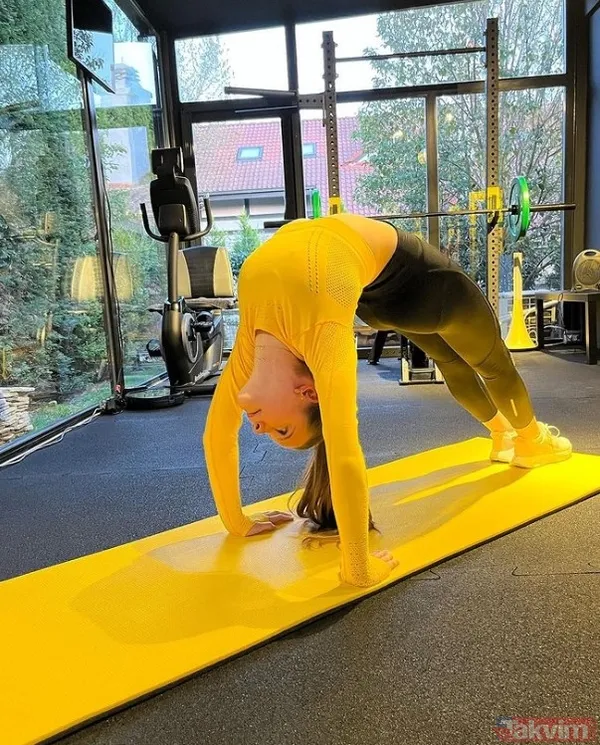 Pınar Altuğ'un kızı Su Atacan 'anasının kızı' dedirtti şaşkına çeviren bacak hareketlerine babaanneden yorum gecikmedi: "Spagetti bacaklarını..." - 4