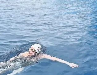Yüzücü Aysu Türkoğlu Kaiwi Kanalı’nı başarıyla geçti!
