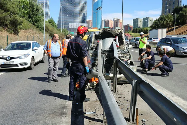 TEM'de korkunç kaza! Bariyerlere ok gibi saplandı-2