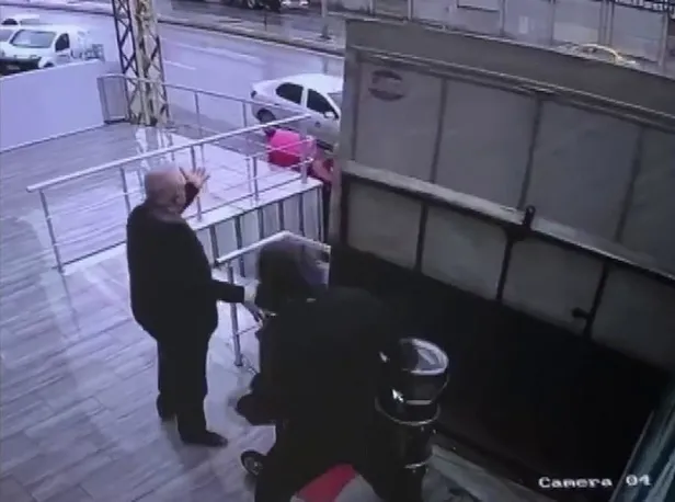 Ataşehir’de direksiyon hakimiyetini kaybeden sürücü dehşet saçtı: 1 yaralı-4