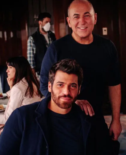 Can Yaman'ı paparazziler dünyaca ünlü isimle sarmaş dolaş yakaladı! Sevgilisi İtalyan spor spikeri Diletta Leotta iddiası ortalığı yıktı-2