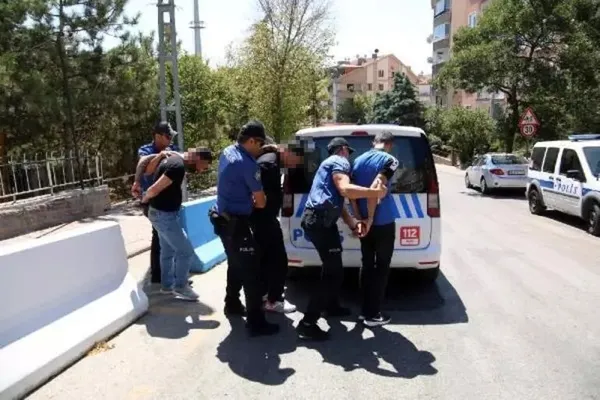 Son dakika: Ankara'da kan donduran olay! Önce kaza parası istedi sonra silahla tehdit etti!-1
