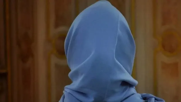 Fransa'da İslamofobi zirve yaptı! Başörtülü avukat adayına yemin töreninde skandal müdahale-2