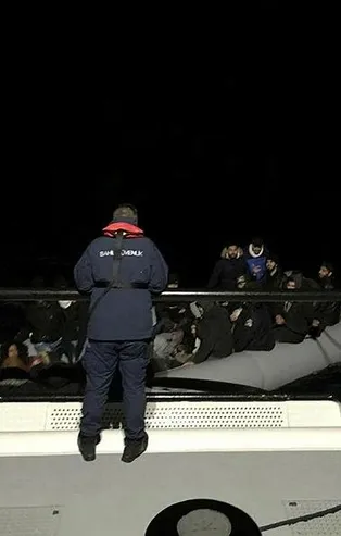 İzmir'de 88 düzensiz göçmen yakalandı