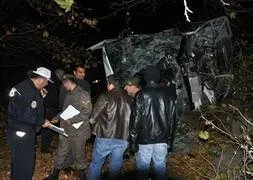 Otobüs kamyona çarptı: 2 ölü, 31 yaralı