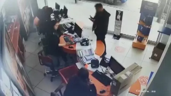 kargo-teslimat-kodunu-paylasti-100-bin-liralik-bilgisayari-calindi-1651832907050.jpg Kargo teslimat kodunu paylaştı! 100 bin liralık bilgisayarı çalındı-2