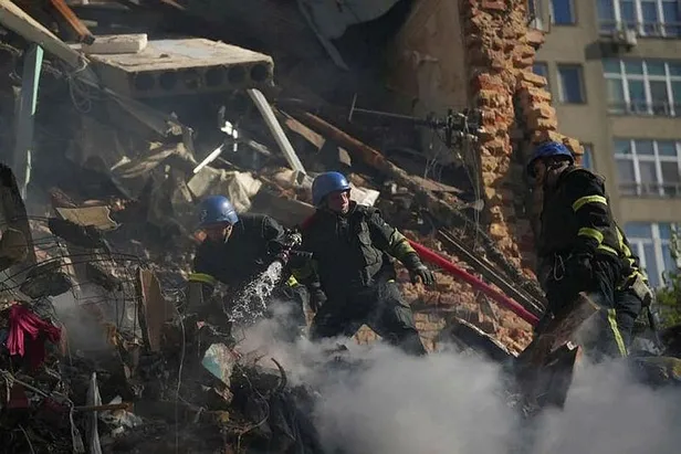 Kiev'de patlama sesleri! İnsansız hava araçları saldırılar düzenledi: 3 sivil hayatını kaybetti-8