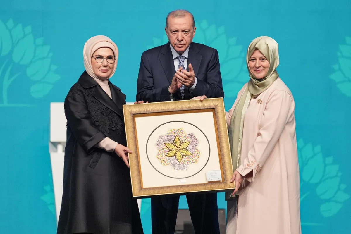 baskan-erdogandan-aile-ve-genclik-uyarisi-lgbt-genc-zihinlere-enjekte-edilmeye-calisiliyor-1781972511378.jpeg Başkan Erdoğan’dan aile ve gençlik uyarısı: LGBT genç zihinlere enjekte edilmeye çalışılıyor-7