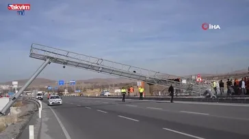 Niğde’de damperi açılan kamyon EDS direğine çarparak devrildi