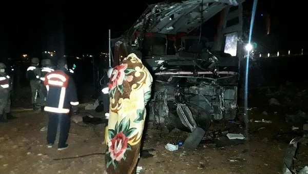 yolcu otobusu devrildi