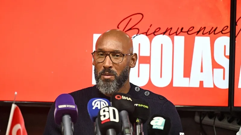 nicolas-anelka-umraniyespordaki-gorevinden-ayrilip-esku-kulubune-ates-puskurdu-1720458425807.jpg Nicolas Anelka Ümraniyespor'daki görevinden ayrılıp eski kulübüne ateş püskürdü!-2