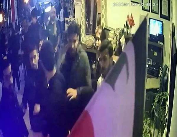 1674113440542.jpeg Avcılar'da olaylı gece! Uyarılan müşteriler pala ve bıçakla saldırdı-2