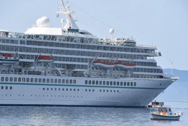 bodruma-sezonun-ilk-kruvaziyeri-geldi-526-turist-getirdi-1650713603802.jpg Bodrum'a sezonun ilk kruvaziyeri geldi! 526 turist getirdi-4