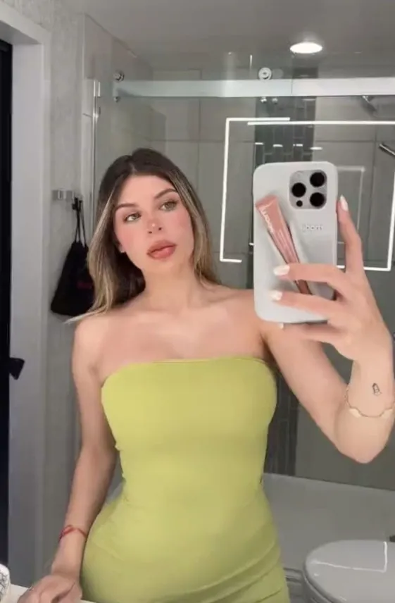 meksikali-guzellik-kralicesi-carolina-flores-gomez-cinayeti-kaynana-dehseti-1777020542921.jpg Lüks rezidansta "Seni benden çaldı" cinayeti! Güzellik Kraliçesinin trajik sonu: Kayınvalidesi kurşun yağdırdı-4