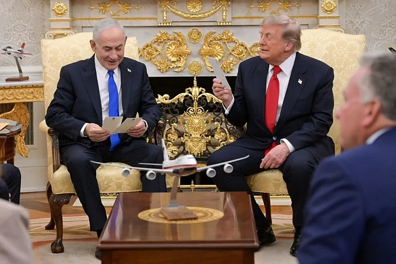 abd-baskani-trump-netanyahu-ile-beyaz-sarayda-gorustu-1785260049916.jpeg Netanyahu Beyaz Saray'a arka kapıdan girdi: Trump ile kritik zirve! Görüşme öncesi büyük protesto-6