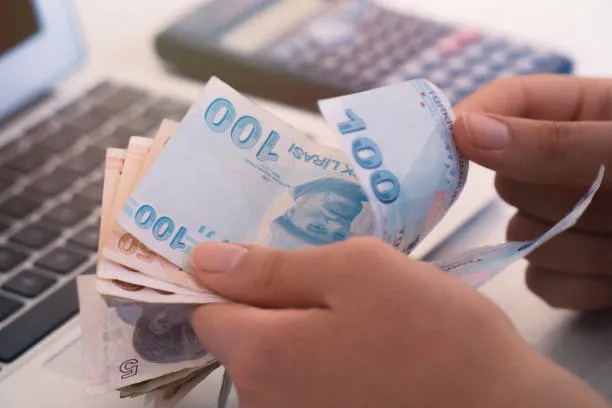 yilbasinda-emekliye-ikramiyesi-ne-kadar-2023-yilbasi-ssk-bag-kur-emekli-sandigi-emeklilerine-ikramiye-mujdesi-1670012395349.jpg 2023 yılbaşı SSK, Bağ-Kur, Emekli Sandığı emeklilerine ikramiye verilecek mi? Yılbaşında emekliye ikramiye var mı?-4
