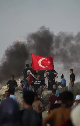 İsrail Gazzeli sivillere gerçek mermiyle saldırdı