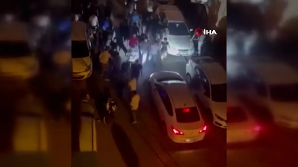 Esenyurt'ta panik anları | Asker eğlencesinde havai fişek atıldı ortalık savaş alanına döndü