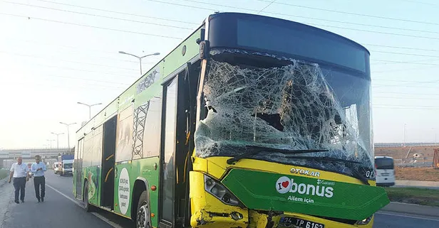 İstanbul'da feci kaza! İETT otobüsü minibüse çarptı yaralılar var