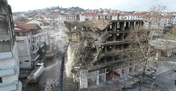 Sadece 9 bina kaldı! 17 Ağustos 1999 depreminde Kocaeli’de ağır hasarlı olan...