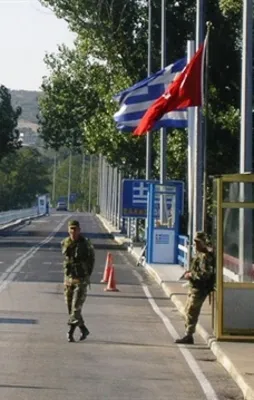 5 FETÖ'cü para dolu valizlerle Yunanistan'a kaçtı!