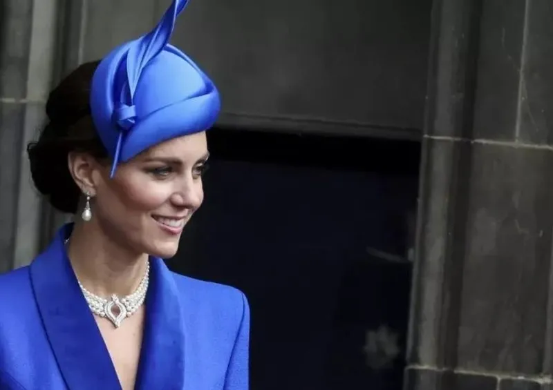 herkes-onu-ariyordu-galler-prensesi-kate-middleton-ortaya-cikti-meger-kanser-tedavisi-goruyormus-1711131678901.jpeg Galler Prensesi Kate Middleton çektiği video ile ortaya çıktı | İngiltere'yi sarsan haberi kendisi duyurdu! Bunca zaman neredeydi?-2