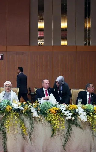 Başkan Erdoğan, Malezya Kralı tarafından verilen resmi öğle yemeğine katıldı